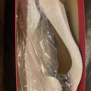 Wedge with glittered fabric